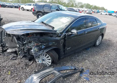 2015 Ford Fusion Energi Se Luxury z USA, uszkodzony, nr VIN 3FA6P0PU1FR246892